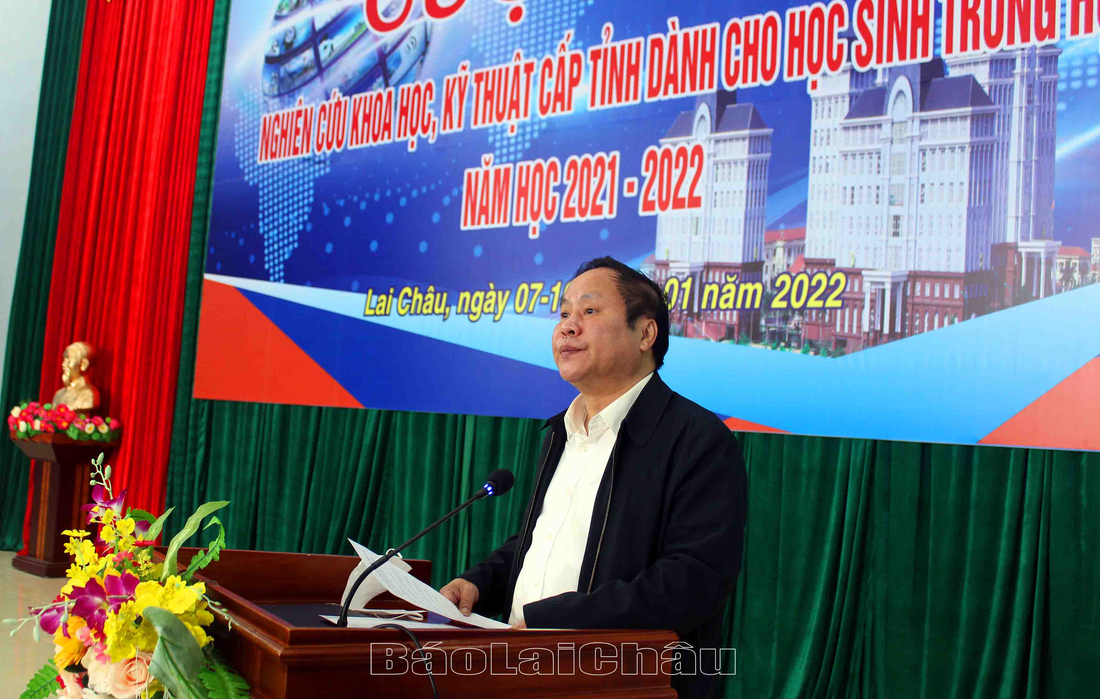 Đồng chí Tống Thanh Hải - Uỷ viên ban Thường vụ Tỉnh uỷ, Phó Chủ tịch Thường trực UBND tỉnh phát biểu tại Lễ khai mạc.